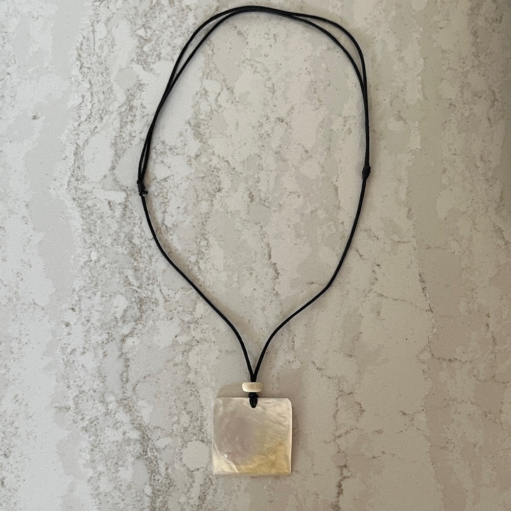 Elegant Black and Cream Necklace